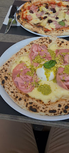 Reviews of Pizzeria 77 in Waterloo - Horeca