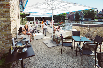 Au Gusto Wine & Dine