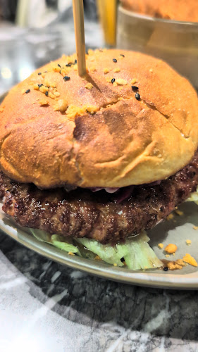 Ellis Gourmet Burger Open Times