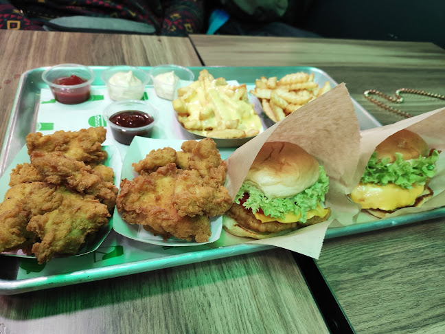 Comentarii opinii despre Shake'N Out Burger