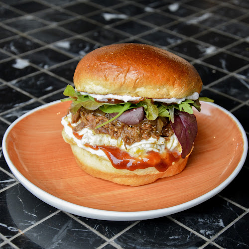 Lloyd Coffee Eatery Louise