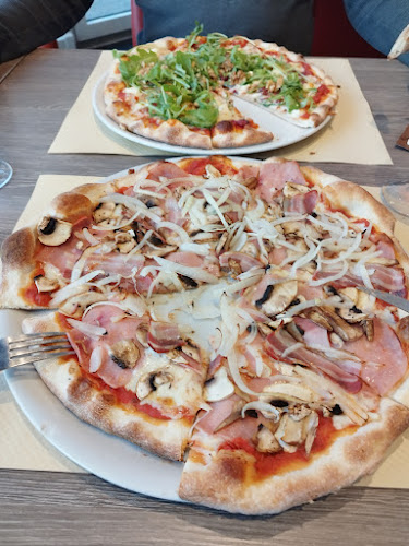 Opinii despre Pizza Vesuvio în Vise - Horeca