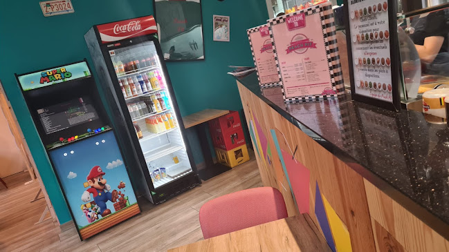 Comments and reviews of Peach Pit Burger Brussels