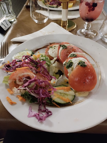Comments and reviews of La Familia
