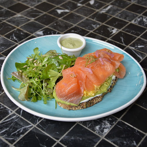 Lloyd Coffee Eatery Louise