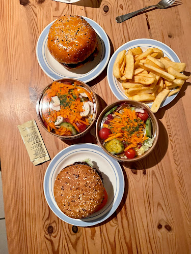 Comments and reviews of Danny's Burger & Grill