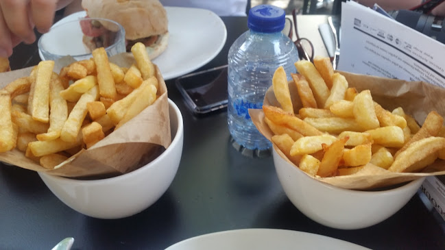 Ellis Gourmet Burger Open Times