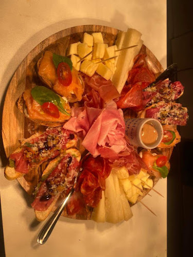 Café, Bar De Mazzel Torhout Open Times