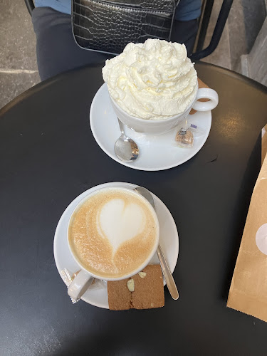 Comentarii opinii despre Maison Dandoy - Galeries