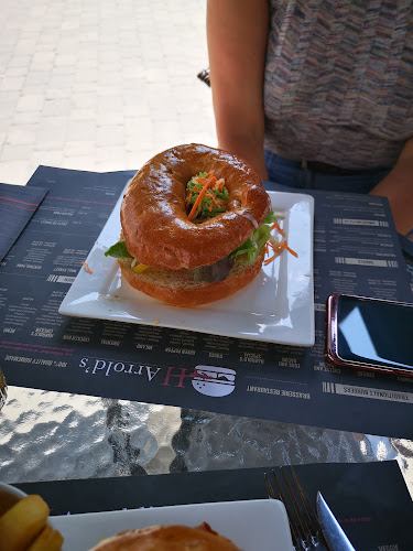 Harrold's - The World of Burger