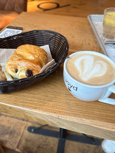 Lloyd Coffee Eatery Louise