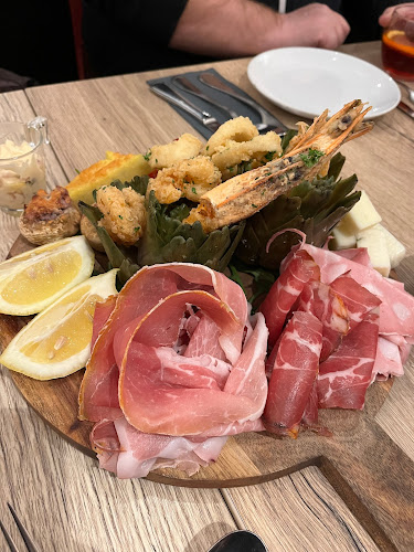 https://www.facebook.com/restaurantioroberto/?locale=fr_FR