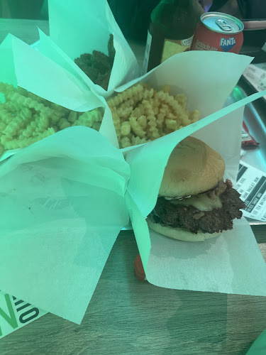 Comentarii opinii despre Shake'N Out Burger