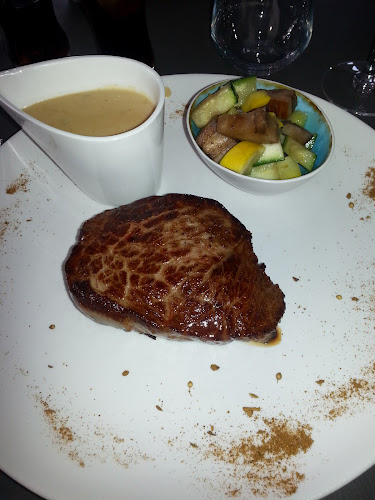https://www.facebook.com/pg/restaurantjusteentrenous/about/?ref=page_internal