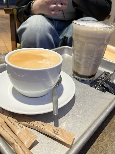 Opinii despre Lloyd Coffee Eatery Louise în Sint-Gillis - Horeca