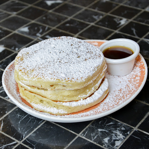 Lloyd Coffee Eatery Louise