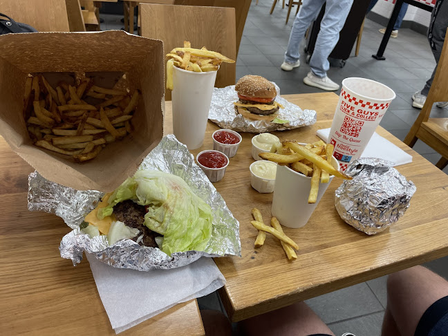 Comentarii opinii despre Five Guys Hamburg Jungfernstieg