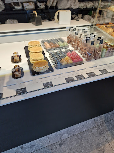 https://www.facebook.com/patisseriepiot
