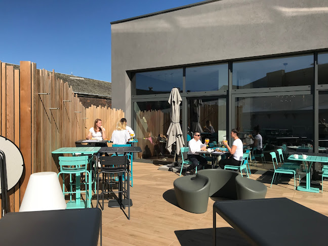 https://gourmetbarcharleroi.reservation.barestho.com/
