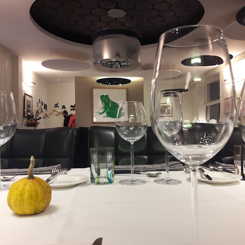 Comments and reviews of Le Pilori