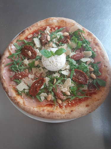 https://www.facebook.com/L-Artisa-Pizza-106034557554662/