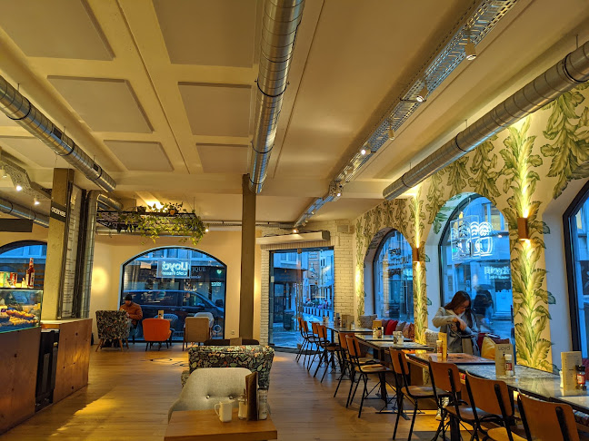 Lloyd Coffee Eatery Louise