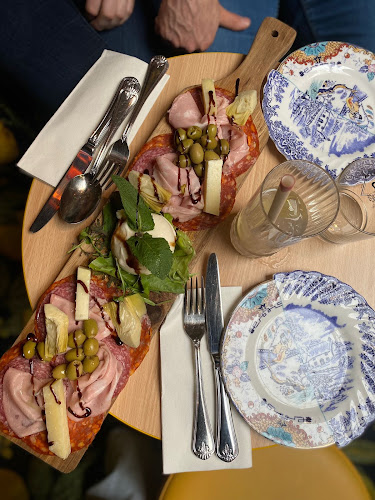 Comentarii opinii despre Gigi