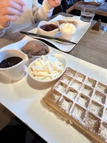 House of waffles Phone number