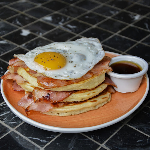 Lloyd Coffee Eatery Louise