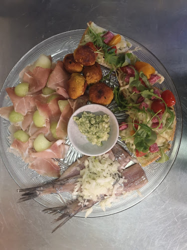 Comentarii opinii despre Aan Tafel