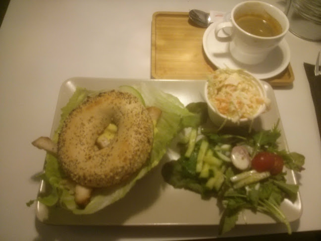 Quiche Café Phone number