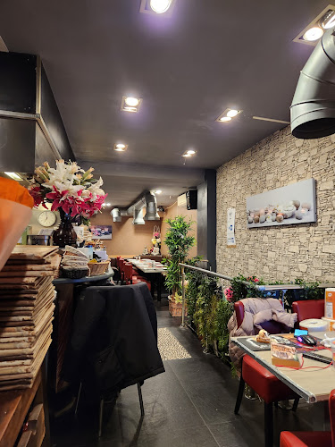 https://www.facebook.com/pages/category/Fondue-Restaurant/Lylys-Fondue-1506447432950697/