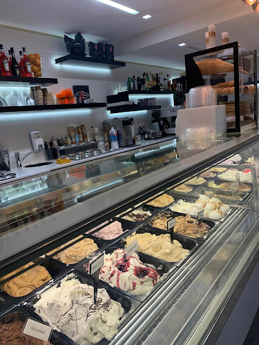 Gelatissimo (Là où le Service est aussi glacé que le reste) - Fleurus