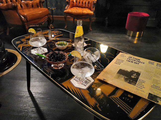 M&T Bar Retro