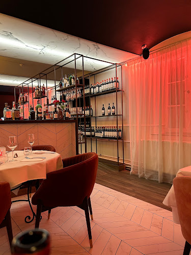 Comentarii opinii despre Au Gusto Wine & Dine