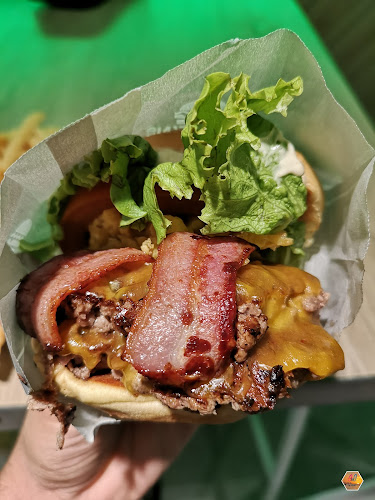 Comentarii opinii despre Shake'N Out Burger