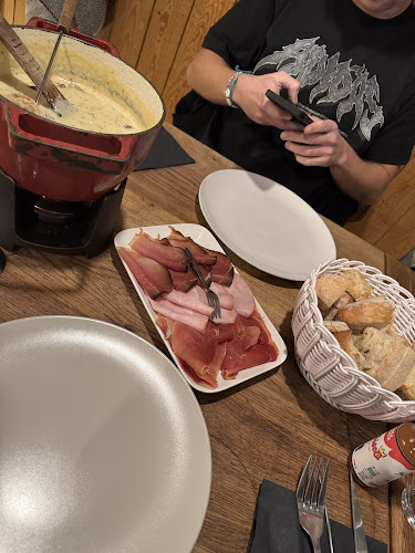 Opinii despre The Swiss Chalet în Jalhay - Horeca