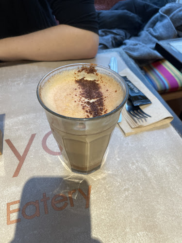 Opinii despre Lloyd Coffee Eatery Louise în Sint-Gillis - Horeca