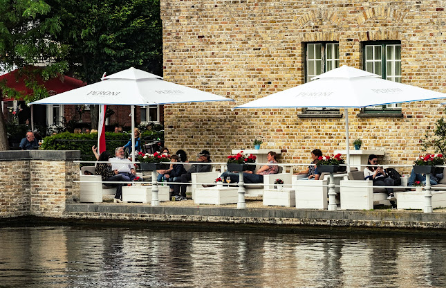 Au Gusto Wine & Dine