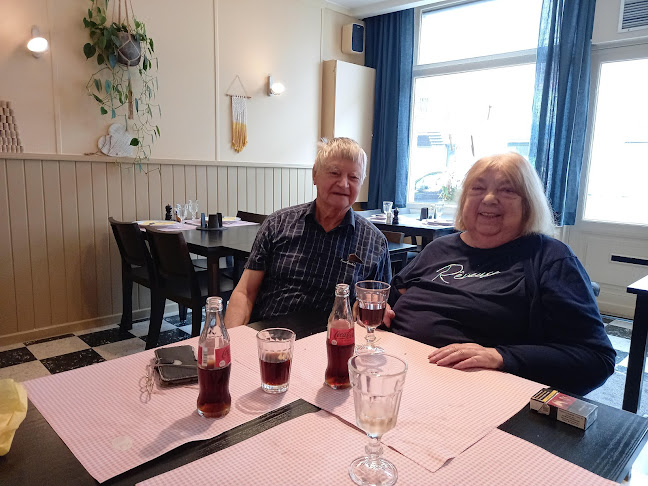 Comments and reviews of Fonduehuis La Paix