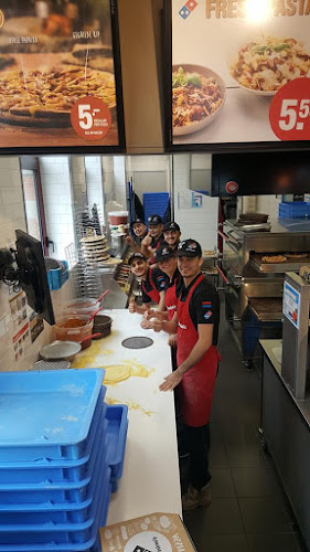 Comments and reviews of Domino's Pizza