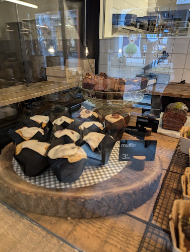 Niki's bakery Open Times