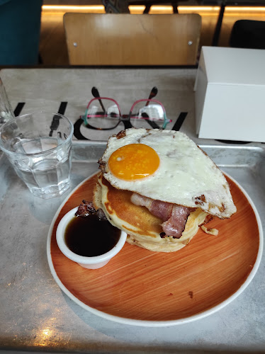 Opinii despre Lloyd Coffee Eatery Louise în Sint-Gillis - Horeca