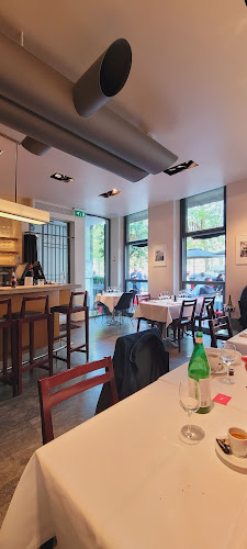 Comments and reviews of Lola