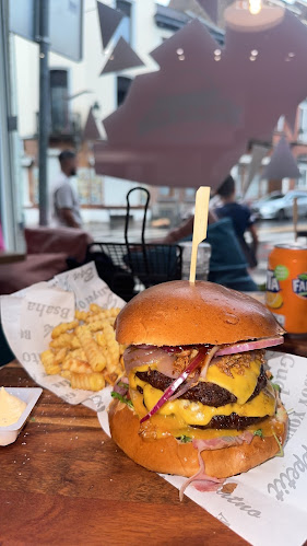 Comments and reviews of Peach Pit Burger Brussels